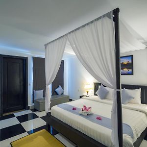 Deluxe Double Room Pool View