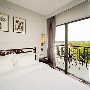 Executive Suite Triple Room Balcony