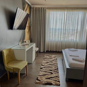 Camera con letto king size