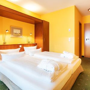Zimmer mit Kingsize-Bett