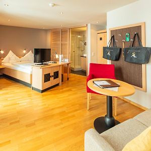 Familien-Zimmer mit zwei Einzelbetten