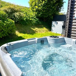 Hot Tub Lodge At Retallack Resort With 2 Bedrooms
