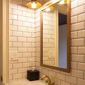 Queen Room 1
