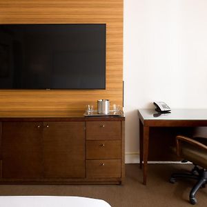 Deluxe Queen Room Two Queen Beds Mountain View