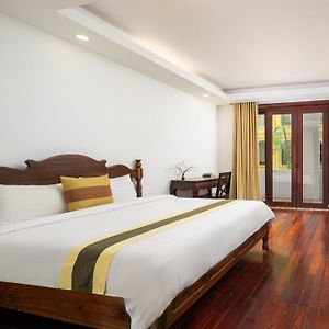 Deluxe Double Room Pool View