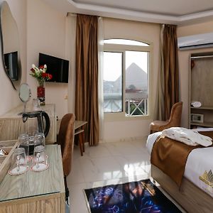 Deluxe Double Room Pyramids view"