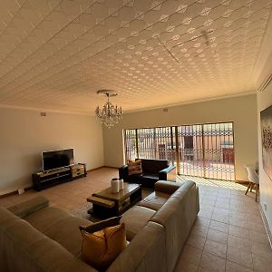 Leas Furnished Apartments Waterkloof