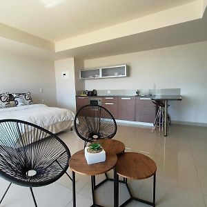 Deluxe Queen Suite
