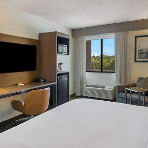1 King Bed Suite Nonsmoking