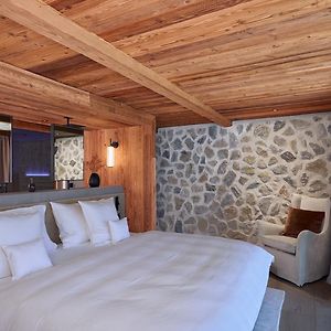 Pool Chalet