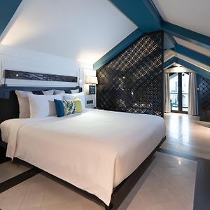 Deluxe Double Room Bath