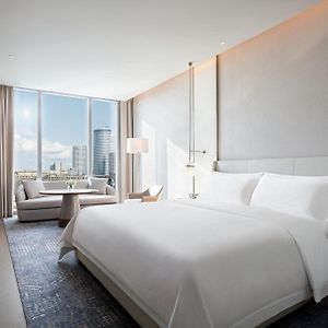 Deluxe King Room City View