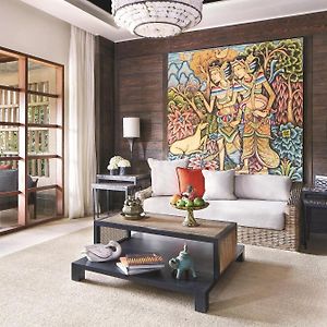One-Bedroom Queen Suite
