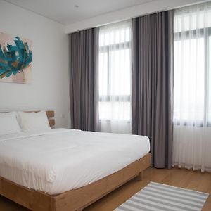 One-Bedroom Apartment Balcony City View