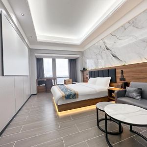 Deluxe City View King Room