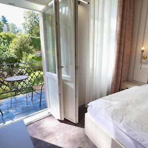 Zimmer mit Kingsize-Bett