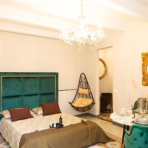 Femme Noir Boutique Apartament Fitness E Spa