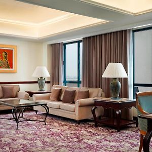 Ambassador One-Bedroom Club Level King Suite