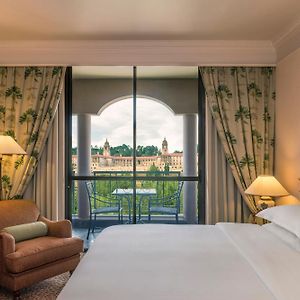 One-Bedroom King Suite