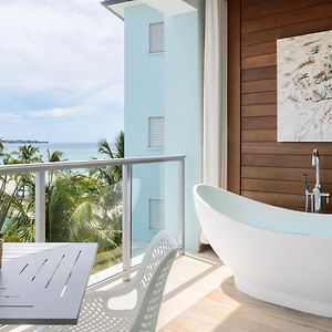 Lagoon Club Level King Suite