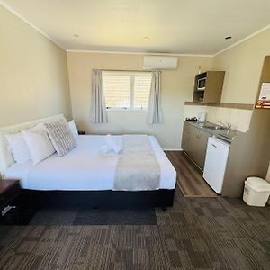 Deluxe Queen Studio