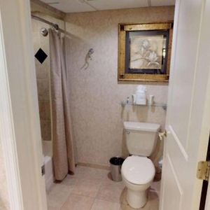 Queen Suite Three Queen Beds