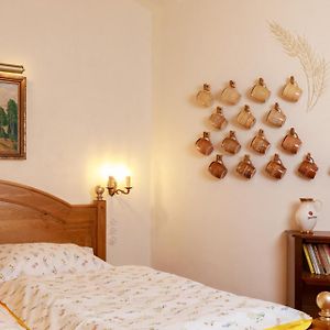 Zimmer mit Kingsize-Bett
