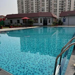 Suite Pool View