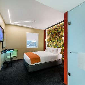 Junior Queen Room