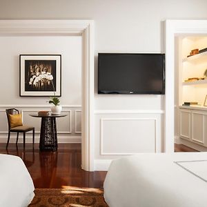 Colonial Suite