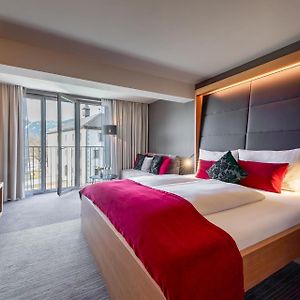 Zimmer mit Kingsize-Bett