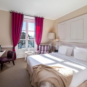 Deluxe Zimmer mit Kingsize-Bett