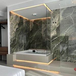 Omi Aparthotel