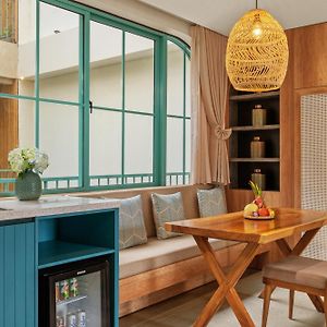 Suite Studio City View Pool view