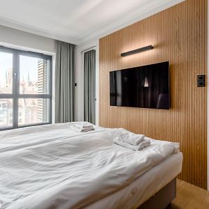 Deluxe One-Bedroom Apartment