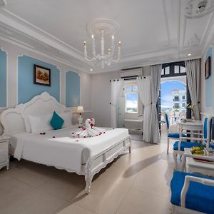 Junior Deluxe Double or Twin Room Balcony