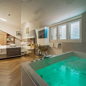King Room Spa Bath