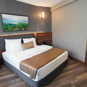 Zimmer mit Kingsize-Bett für Gäste mit Behinderungen