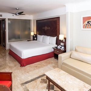 Suite Junior con Vistas a la Piscina