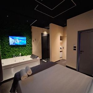 Dark & Light Rooms & Luxury Suites