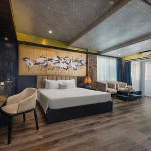Ja Cosmo Suite Balcony Jacuzzi