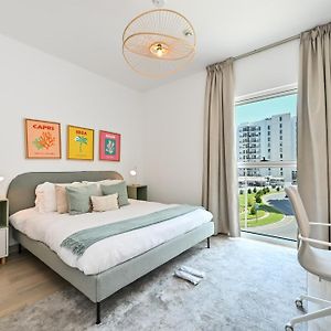 Yas Canal 2 Premium Apartment Near The Canal And F1