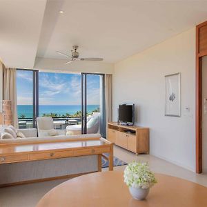 One-Bedroom Apartment Sea View
