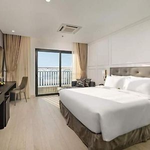 One-Bedroom Apartment Sea View