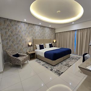 Quill Residence At Paramount Towers 3 Bedroom Creek View