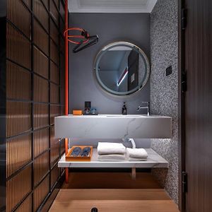 Deluxe Double Room Shower