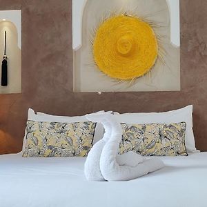 Habitación Grande con 2 Camas Individuales