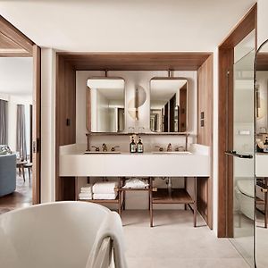 Public House Bangkok, A Member Of Design Hotels