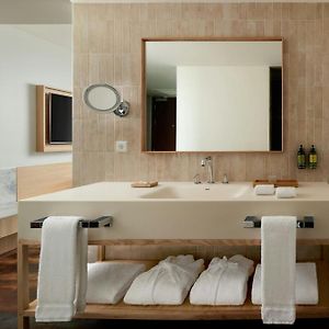 Deluxe King Room Balcony Sea View