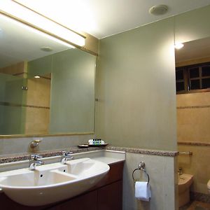 Premier One-Bedroom Apartment